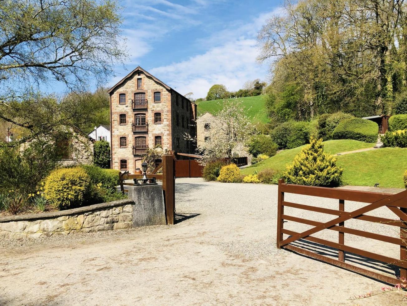 The Old Mill Cottages, Nr *